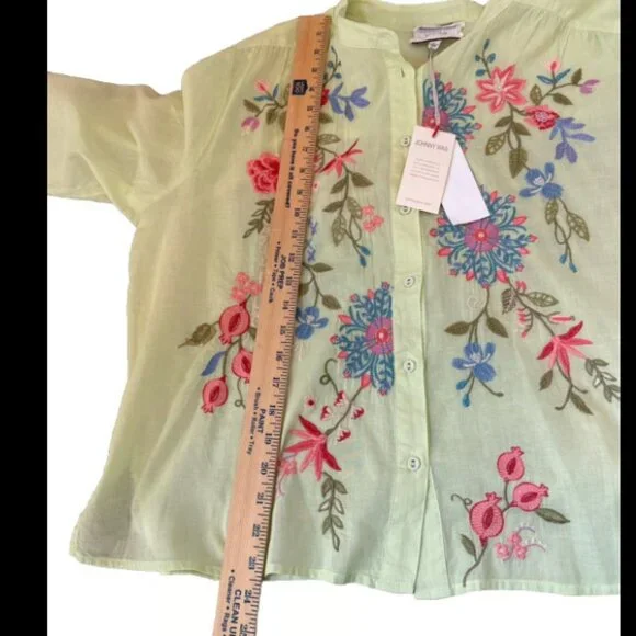 Johnny Was Green Shirred Yolk Kamiko Blouse Shirt Top Embroidered Floral Size L - Picture 7 of 7